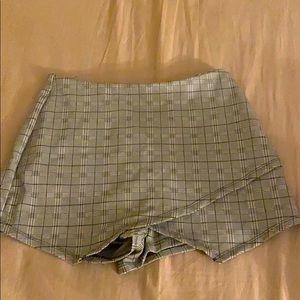 Cute stretchy plade skirt/shorts